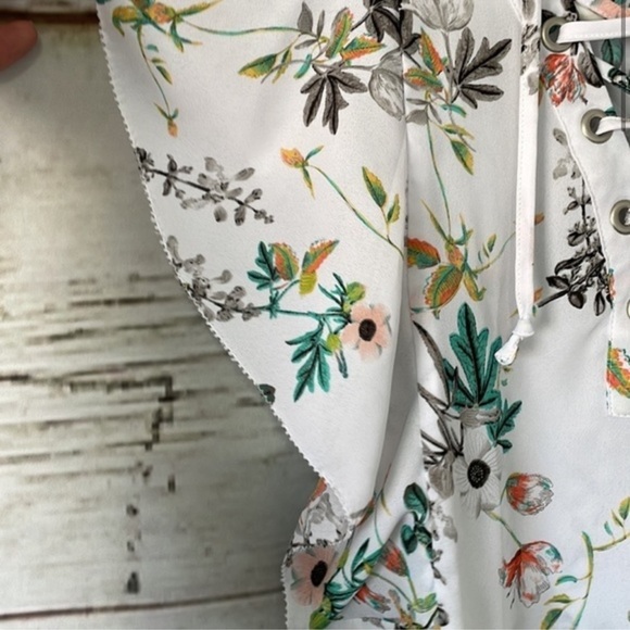 Ana XS Floral Laced VNeck Top​ - Picture 3 of 7